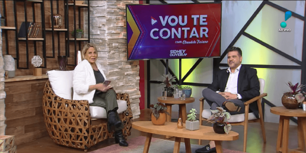 Claudete Troiano questiona diretor ao vivo após erro na RedeTV!: "Eu falei?"