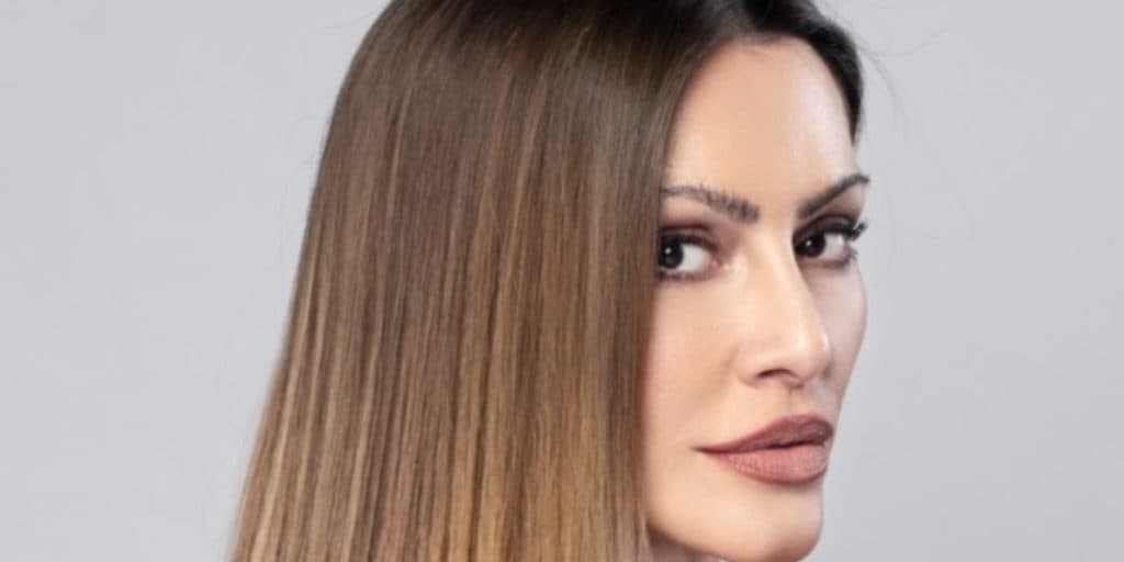 Cleo sensualiza nas redes mais uma vez