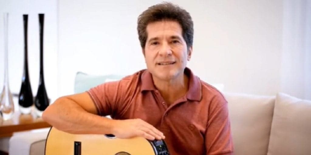 Após anos discreto e "escondendo", cantor Daniel assume com quem é casado e expõe fotos ao público