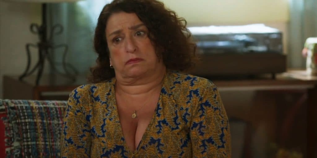 Salve-se Quem Puder: Luna indignada, dá rasteira em Ermelinda e a confronta por Alexia; entenda