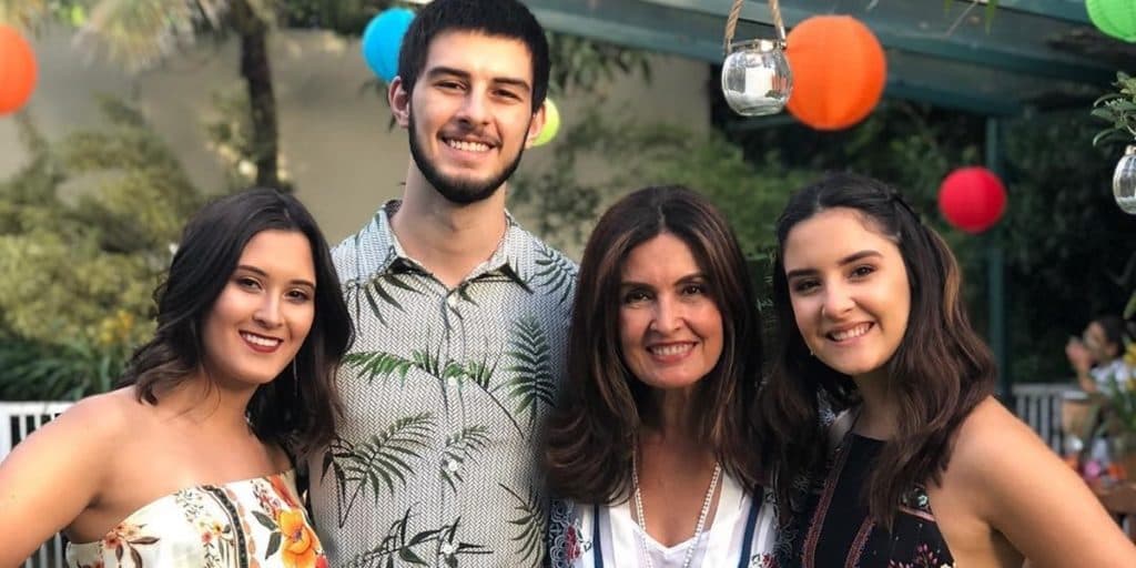 Fátima Bernardes sofre profundamente com adeus ao filho, após ele assumir relação e ter deixado até o Brasil