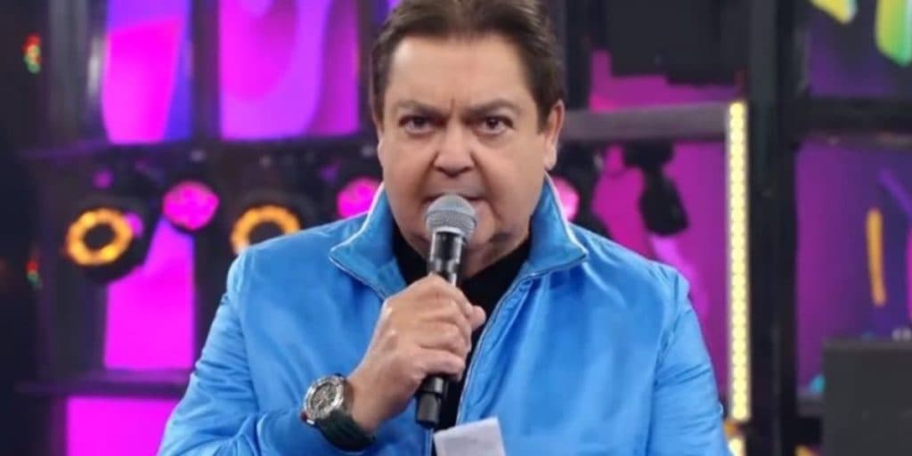 Faustão é internado às pressas e abandona gravações na Globo pela primeira vez em 32 anos