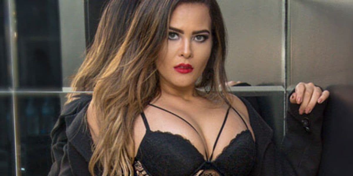 Geisy Arruda tira calcinha, deixa parte frontal à mostra e caminho da felicidade enlouquece: "Amo uma chantagem"