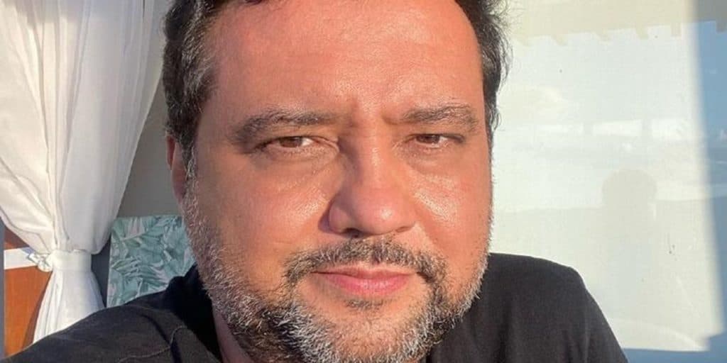 Geraldo Luís descobre morte no camarim, desaba e expõe fracasso ao ser tirado do ar na Record: "Monstros"