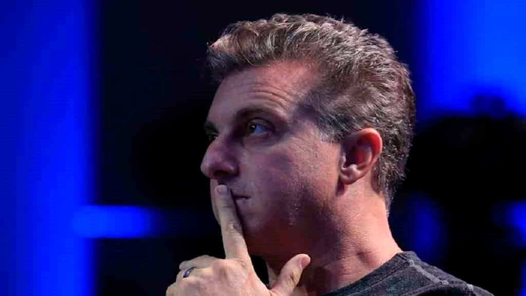 Huck vai ao Bial, confirma futuro no lugar de Faustão e adia sonho presidencial: "Até 2025"