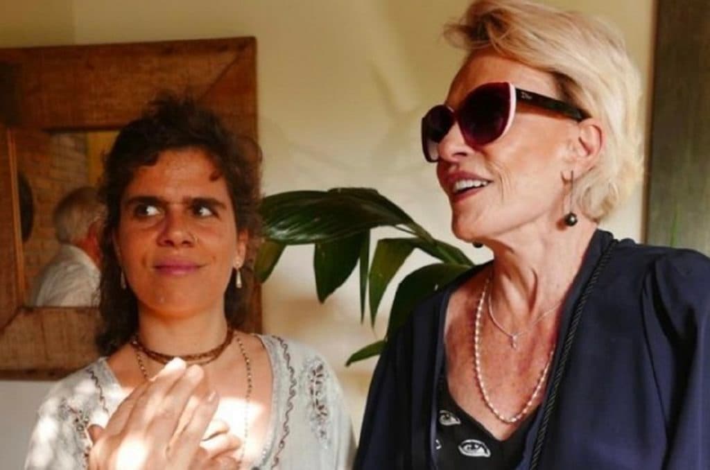Motivo que faz filha da Ana Maria menosprezar fortuna e morar em casinha humilde, prova quem é a loira