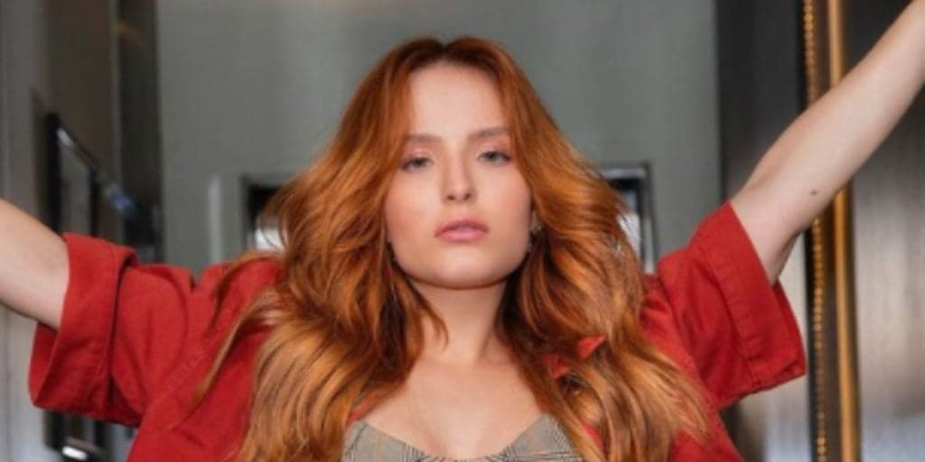 Larissa Manoela fala de namoro lésbico com melhor amiga e faz comunicado, após fotos vazarem