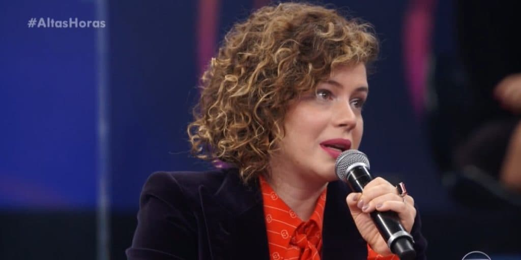 Leandra Leal surta no Altas Horas e faz estardalhaço contra Bolsonaro: "Já destilava o seu ódio"