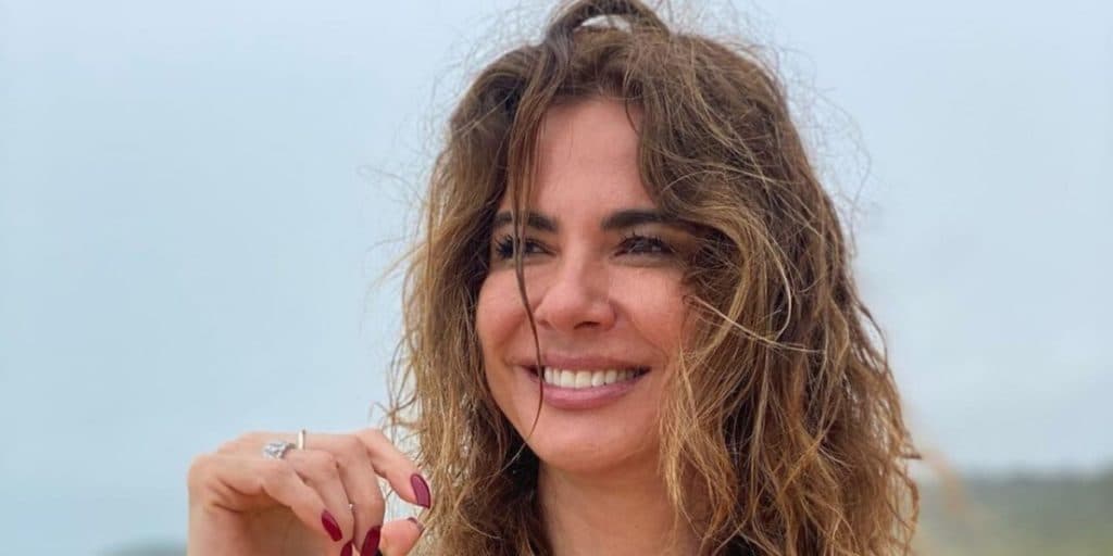 Luciana Gimenez ostenta corpão, abre decote profundo ao máximo e manda recado: "Não se coloque pra baixo"