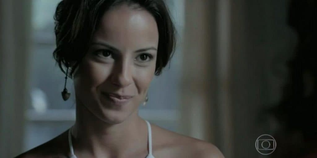 Império - Maria Clara larga Enrico, tasca beijo em Vicente e é detonada: "Desgosto"