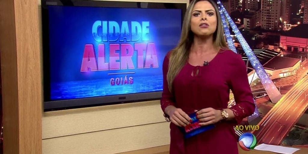 Urgente: Apresentadora da Record é agredida pelo ex, polícia é acionada e mulher é levada ao IML