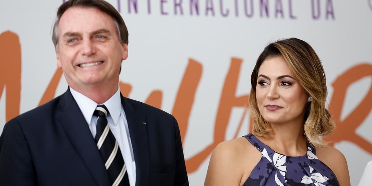 Michelle Bolsonaro tem mensagens íntimas com famoso vazadas e escândalo é confirmado: "Traição" Michelle Bolsonaro tem mensagens íntimas com famoso vazadas e escândalo é confirmado: "Traição"