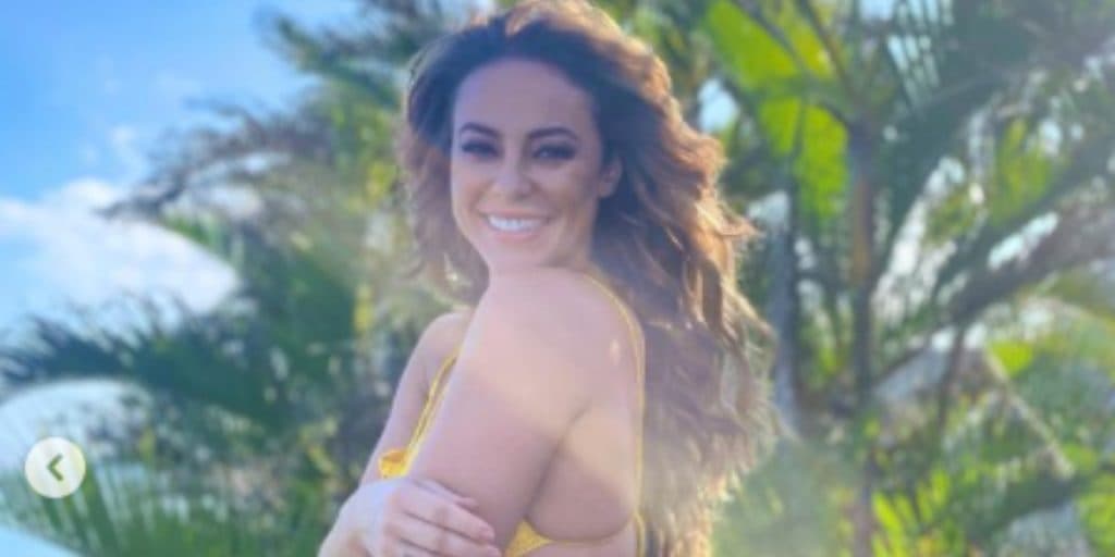 Paolla Oliveira surgiu com um micro biquíni de renda