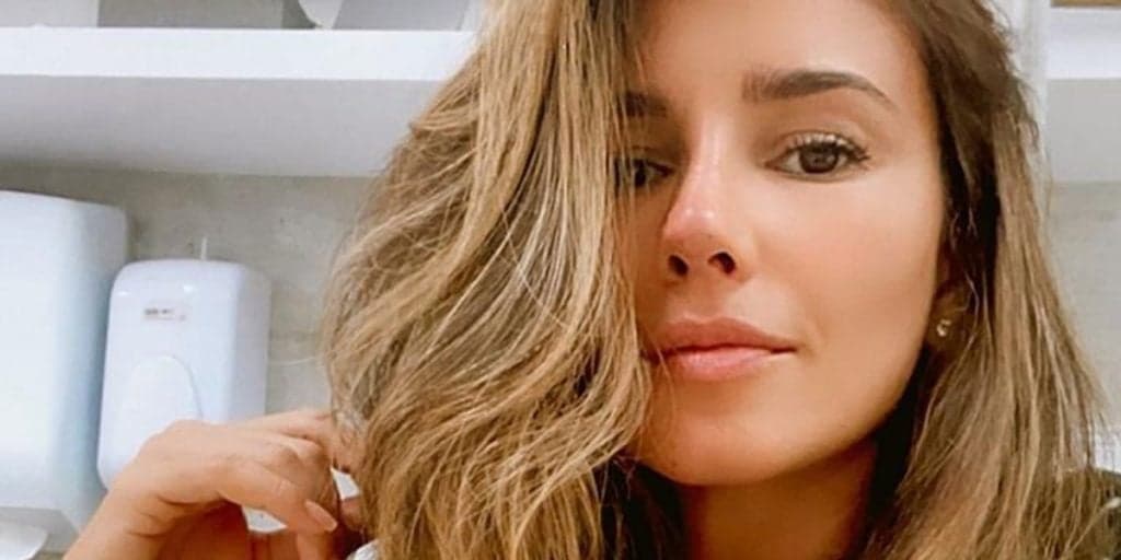 Paula Fernandes sensualiza na praia e deixa parte íntima vazar em foto avassaladora: "Sem nada"