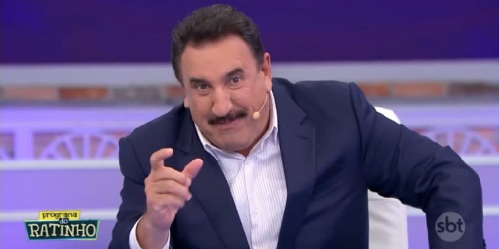 Ratinho escancara parte íntima no SBT, confessa que seu órgão sexual é torto e expõe cirurgia: "Aumentar''