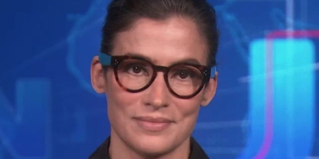 Renata Vasconcellos surge agarrada com chefão da Globo, troca carícias quentes e imagem explode: "Queria''