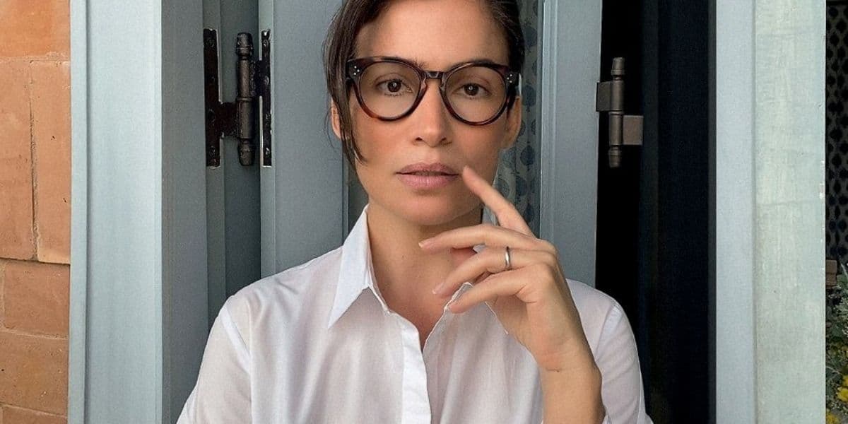 Renata Vasconcellos chora na bancada, vê ameaça de faca e confirmar estar exausta do JN: “Fim”