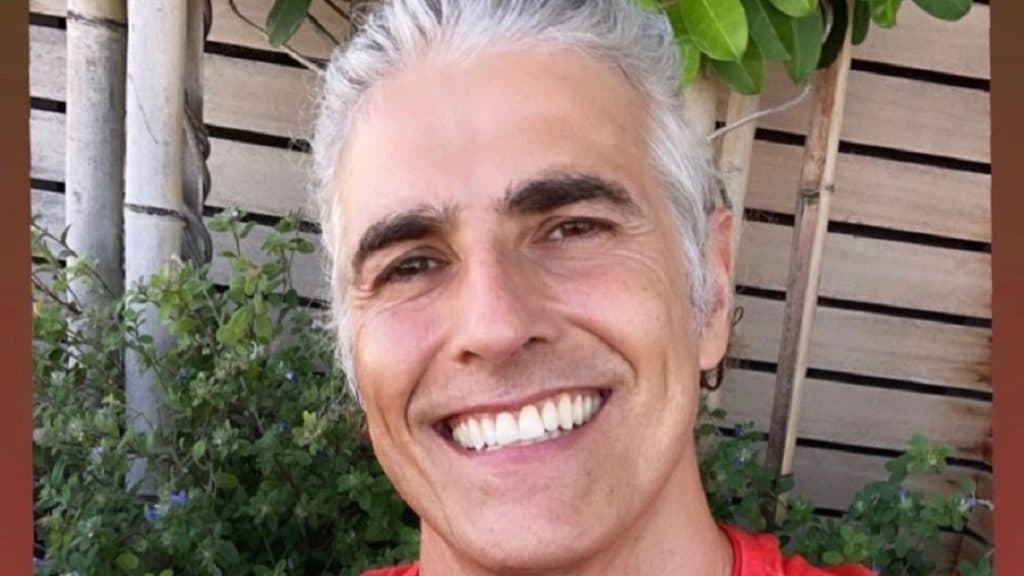 "Não vou fugir", Reynaldo Gianecchini detona vida sigilosa e assume com foto no dia dos namorados: "Amor"