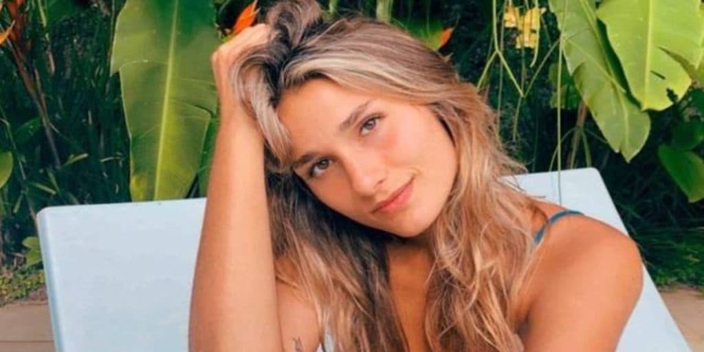 Sasha pisa na cabeça da avó e não se comove com arrependimento, após bate-boca e menosprezo