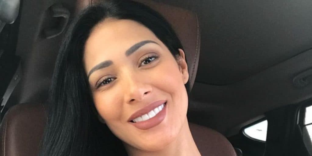 Simaria pisa na bola, deixa parte íntima de fora sem querer e foto viraliza: "Delícia"