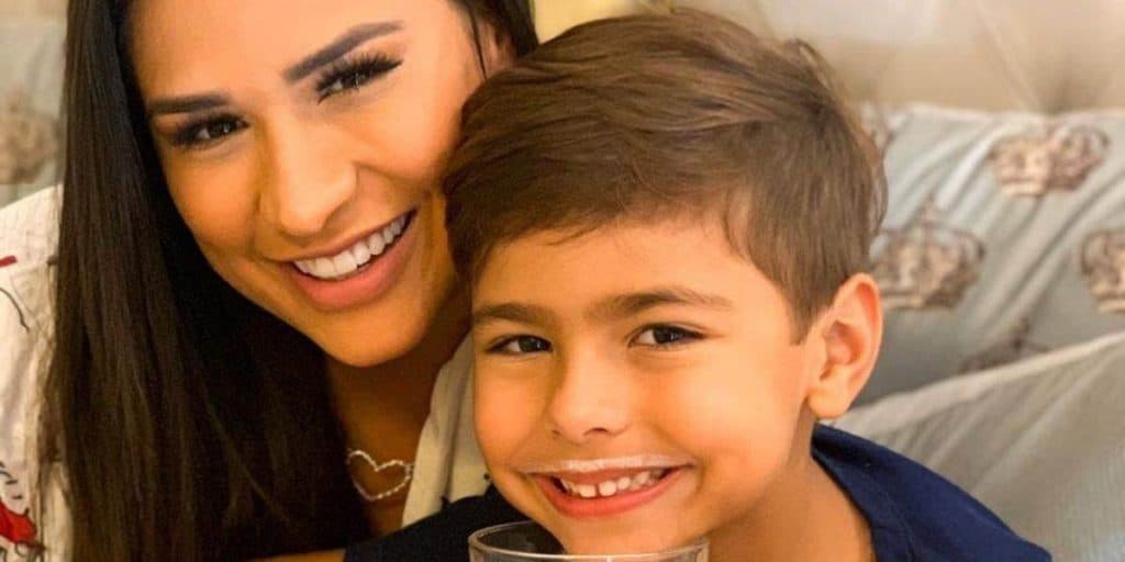 Filho de Simone expõe cantora e detona ao vivo aos gritos o que mãe sempre escondeu