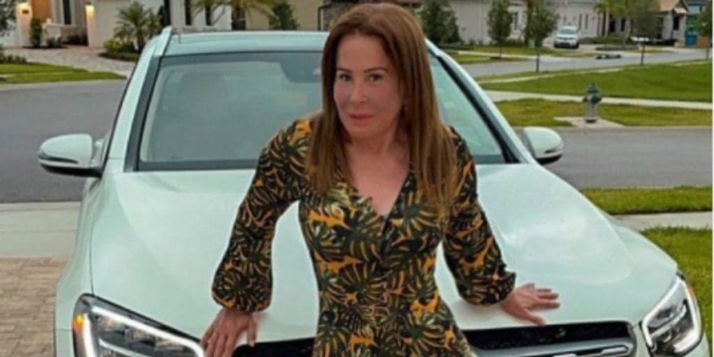 Zilu cruza às pernas de vestido, exibe corpão aos 63 anos e parte íntima fica de fora: "Eu vi"