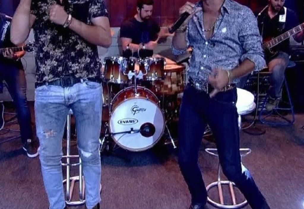 Cantor sertanejo casado esconde filho fora, menospreza e mulher vai a TV o detonar: "Finge que não existe"