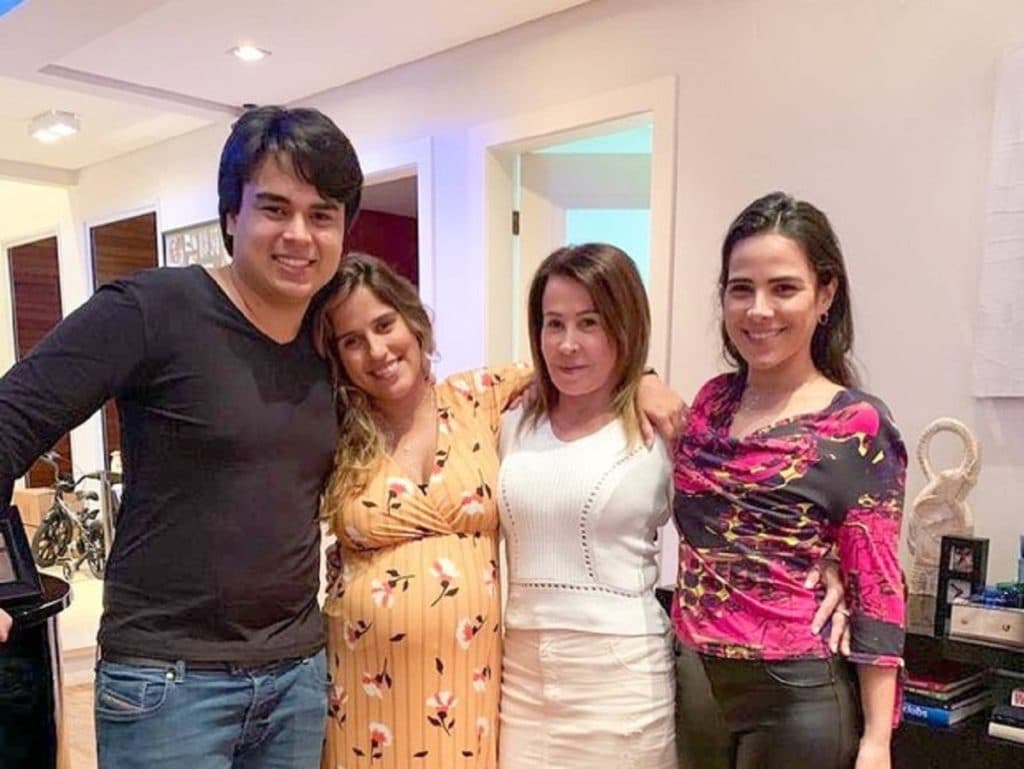 "Uma guerra", Zilu lida com menosprezo de Camila e Wanessa e desaba com filhas ao lado de Zezé