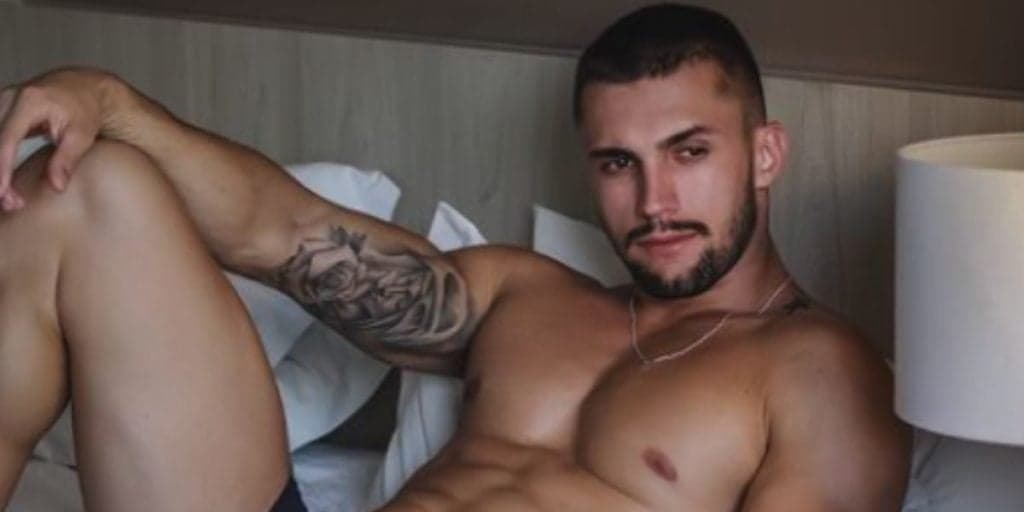 "Sentando gostosinho", Ex-BBB Arthur Picoli escancara sexo no carro durante live, após falar sobre pegar homens