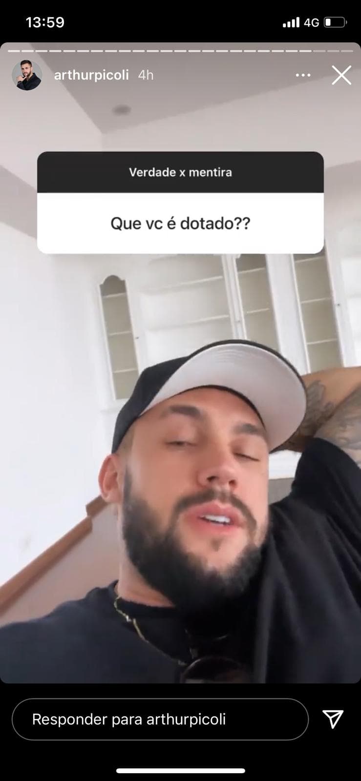 Arthur Picoli brinca com tamanho de parte íntima nas redes sociais (Reprodução) 
