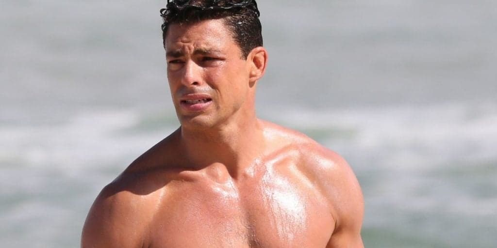 Casado, Cauã Reymond é flagrado em cima de mulher na praia e gravação quente é exposta