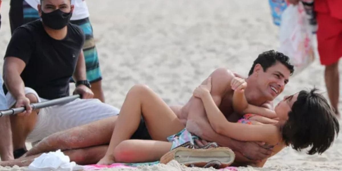 Casado, Cauã Reymond é flagrado em cena quente na praia (Reprodução)