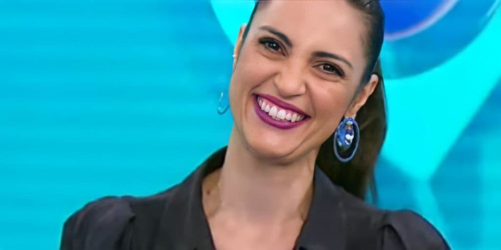 Chris Flores vê problema com repórter ao vivo no SBT, para programa e manda recado para equipe: "Espera um pouco aí"