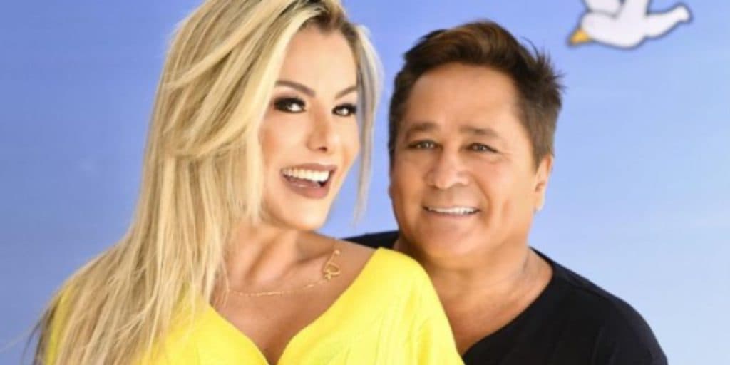 Poliana Rocha, após abandonar Leonardo, se joga na noitada, tenta tirar a roupa e avisa: "Soltinha''
