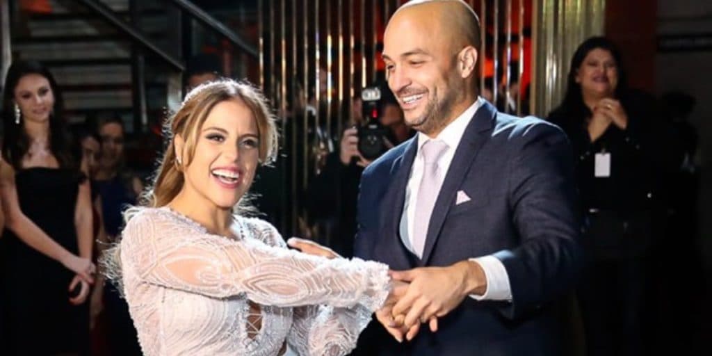 Camilla Camargo longe do marido