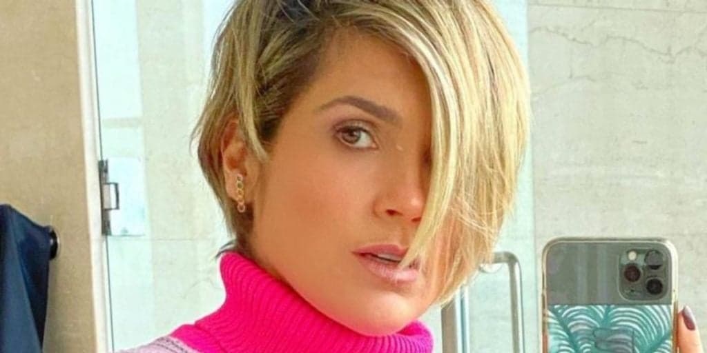 Flávia Alessandra surge com roupa decotadíssima e mostra mais do que devia em foto: "Mulher gostosa"