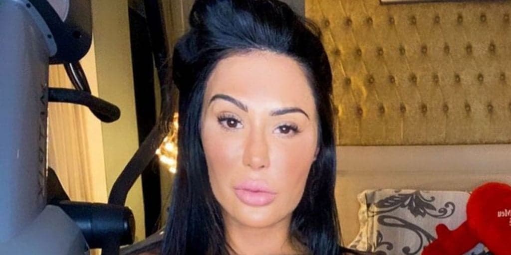 Gracyanne Barbosa se abre toda e posa com perereca carnuda vazando em maiô: "Dei zoom"