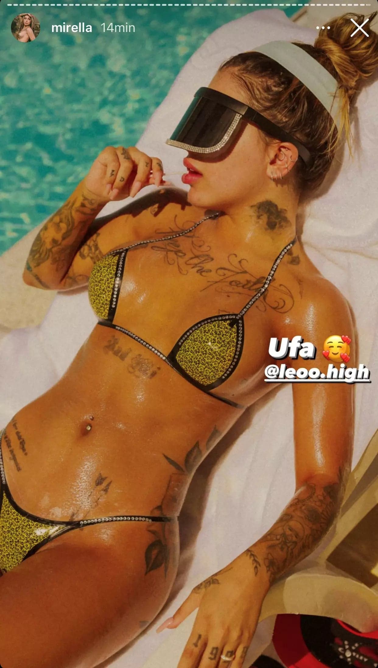 Mirella apareceu em foto chupando gostoso o pirulito e exibindo o seu corpo bronzeado (Imagem: Reprodução) Mirella apareceu em foto chupando gostoso o pirulito e exibindo o seu corpo bronzeado (Imagem: Reprodução)
