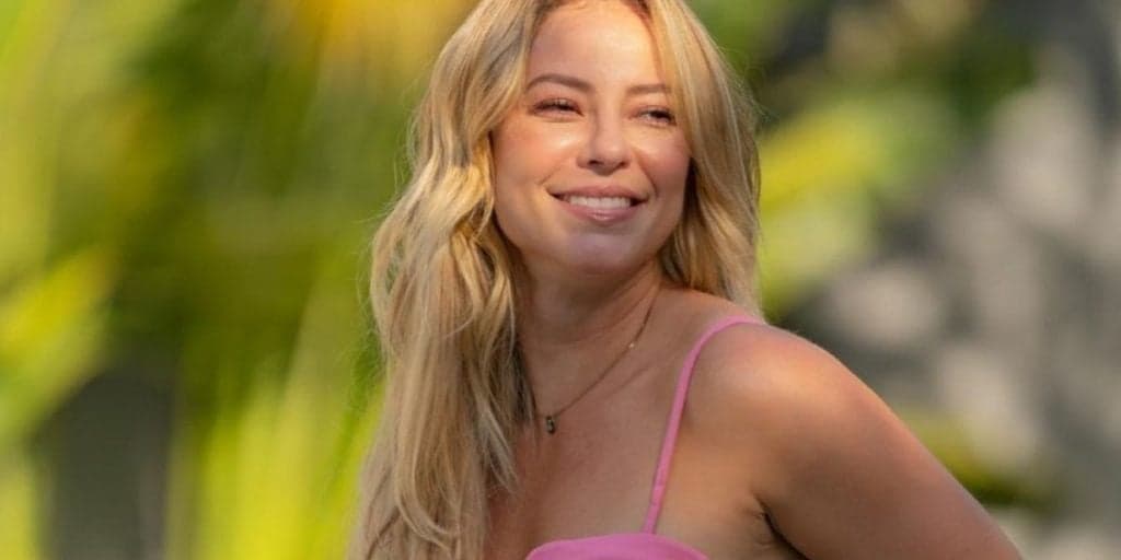 Paolla Oliveira se descuida, abre às pernas com roupa aberta e mostra o que não devia: "Sem calcinha"