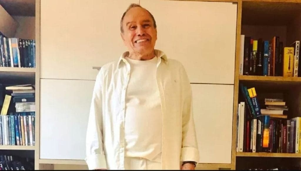 Aos 89, Stênio Garcia é hospitalizado às pressas e confirma diagnóstico de doença incurável: "Dor terrível"
