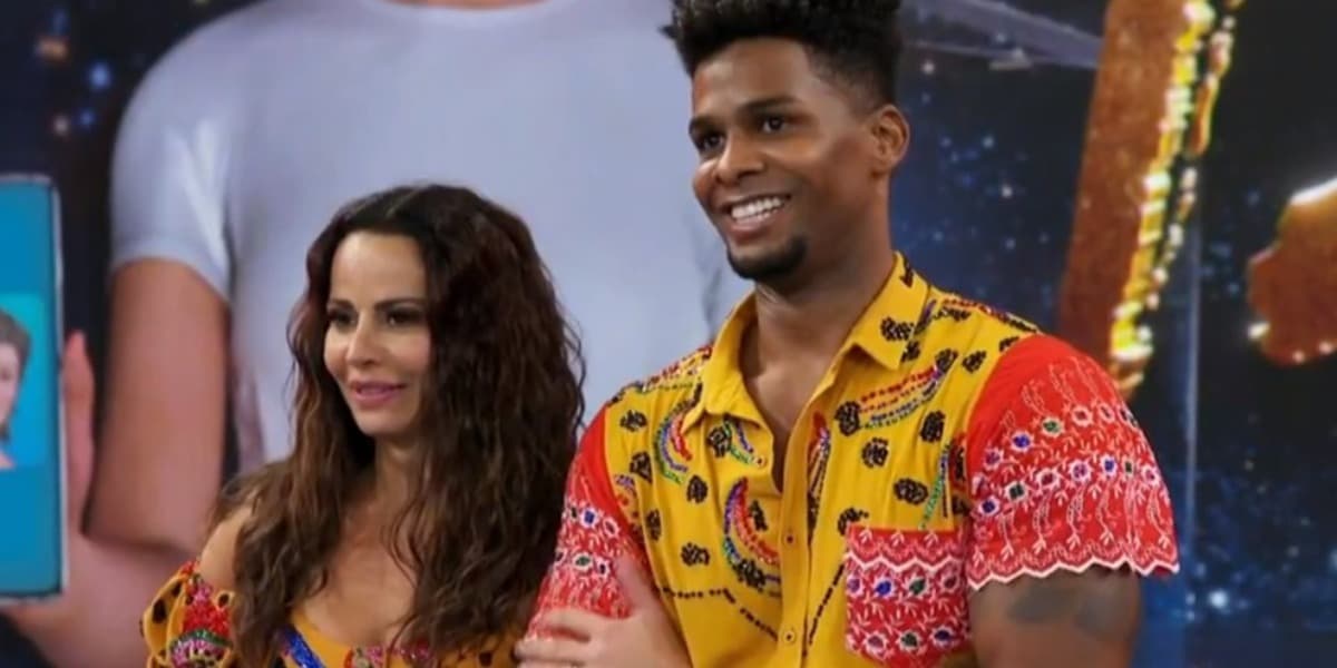 Viviane Araujo e Adeilton Ribeiro na Super Dança dos Famosos da Globo (Foto: Reprodução)