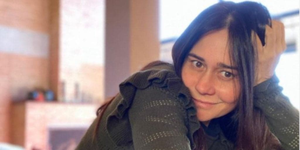 Alessandra Negrini posta foto de casal e comemora confirmação de gravidez: "Família linda se formando"