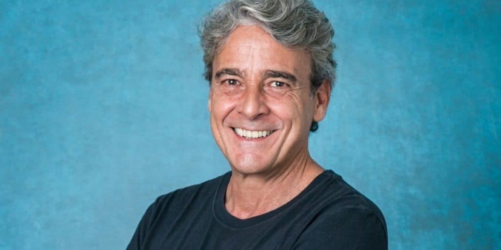 Alexandre Borges descobre doença da mãe e sofre