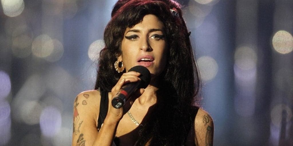 Amy Winehouse, 10 anos após morte, volta em carta psicografada, expõe paradeiro e faz promessa: "Vou"