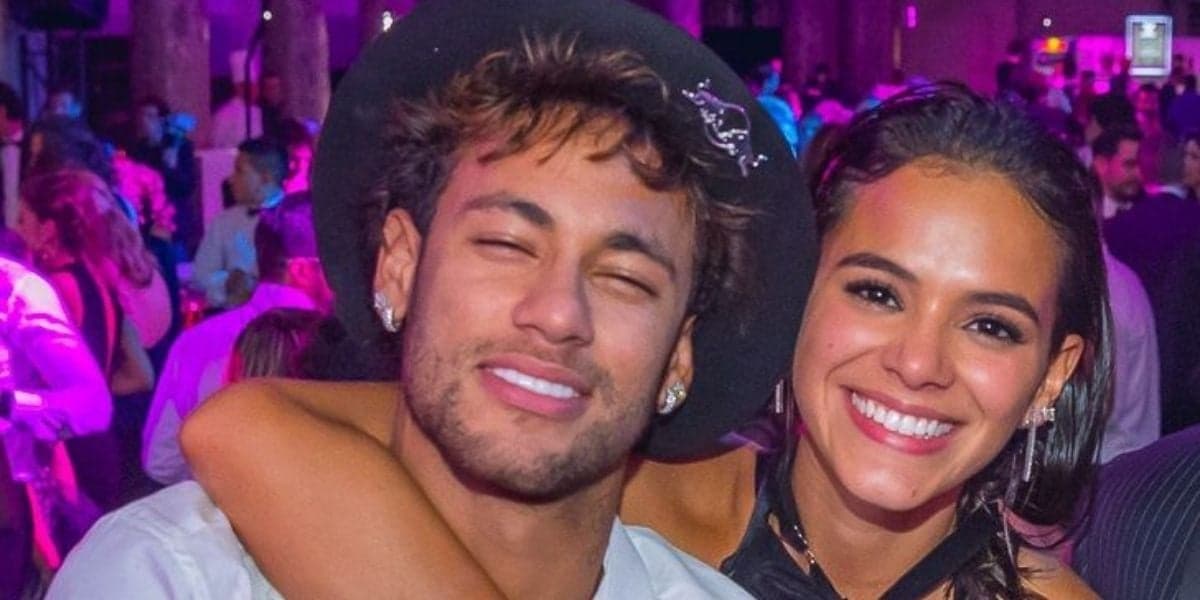 Após se deparar com Neymar acompanhado de outra mulher, Bruna Marquezine surge com Enzo Celulari: "Meu" Após se deparar com Neymar acompanhado de outra mulher, Bruna Marquezine surge com Enzo Celulari: "Meu"