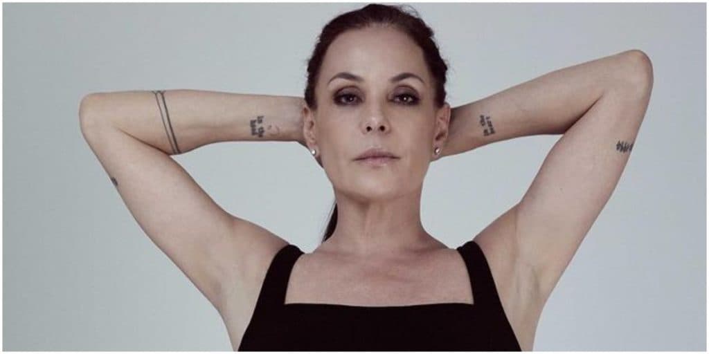 Carolina Ferraz, após notícia de demissão e perda de apartamento por dívida, desabafa: "Aos poucos"