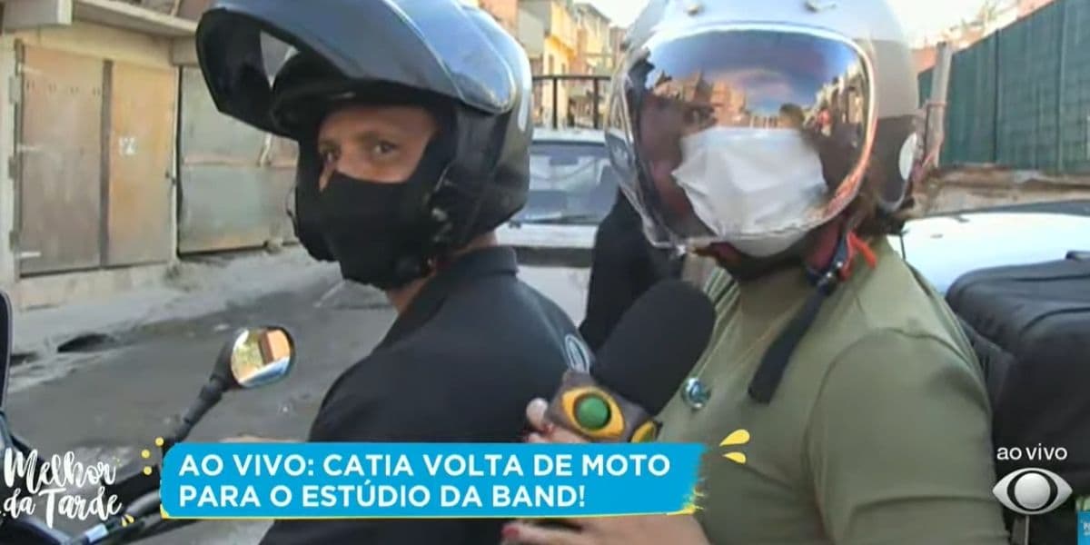Catia Fonseca abandona estúdios do Melhor da Tarde, é encontrada em meio à matagal e foge de moto: "Corajosa"
