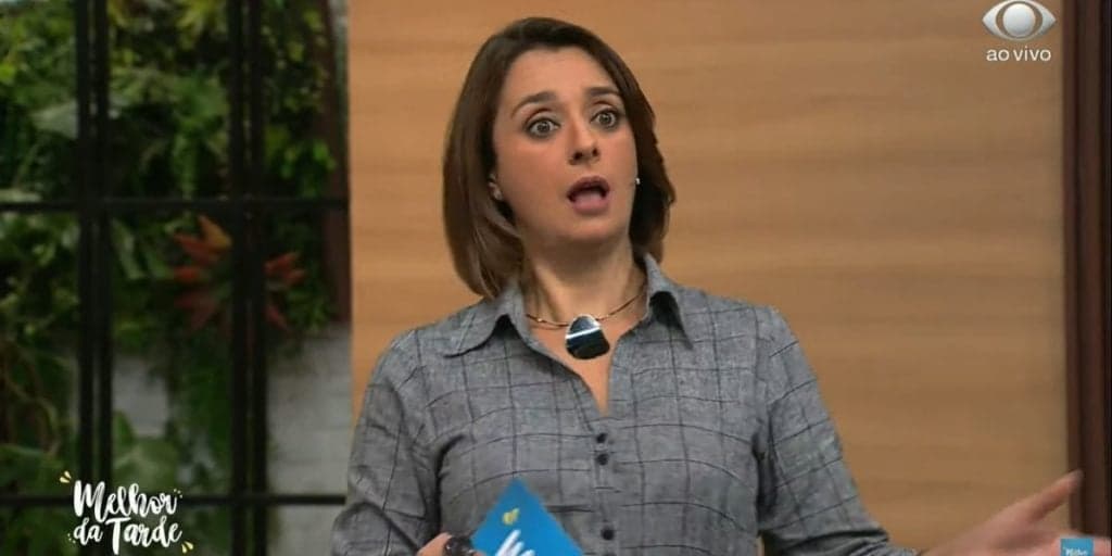 Catia Fonseca abandona estúdios do Melhor da Tarde, é encontrada em meio à matagal e foge de moto: "Corajosa"
