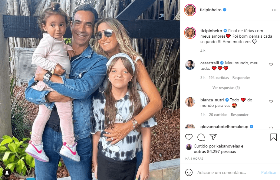 César Tralli e Ticiane Pinheiro anunciaram o fim das férias em foto com as filhas (Foto: Reprodução/ Instagram)