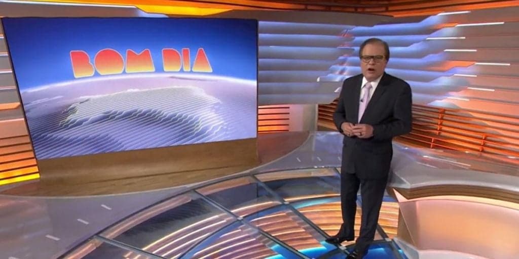 Chico Pinheiro levanta da bancada, abre Bom Dia Brasil às pressas e confirma morte na Globo: "Aconteceu"